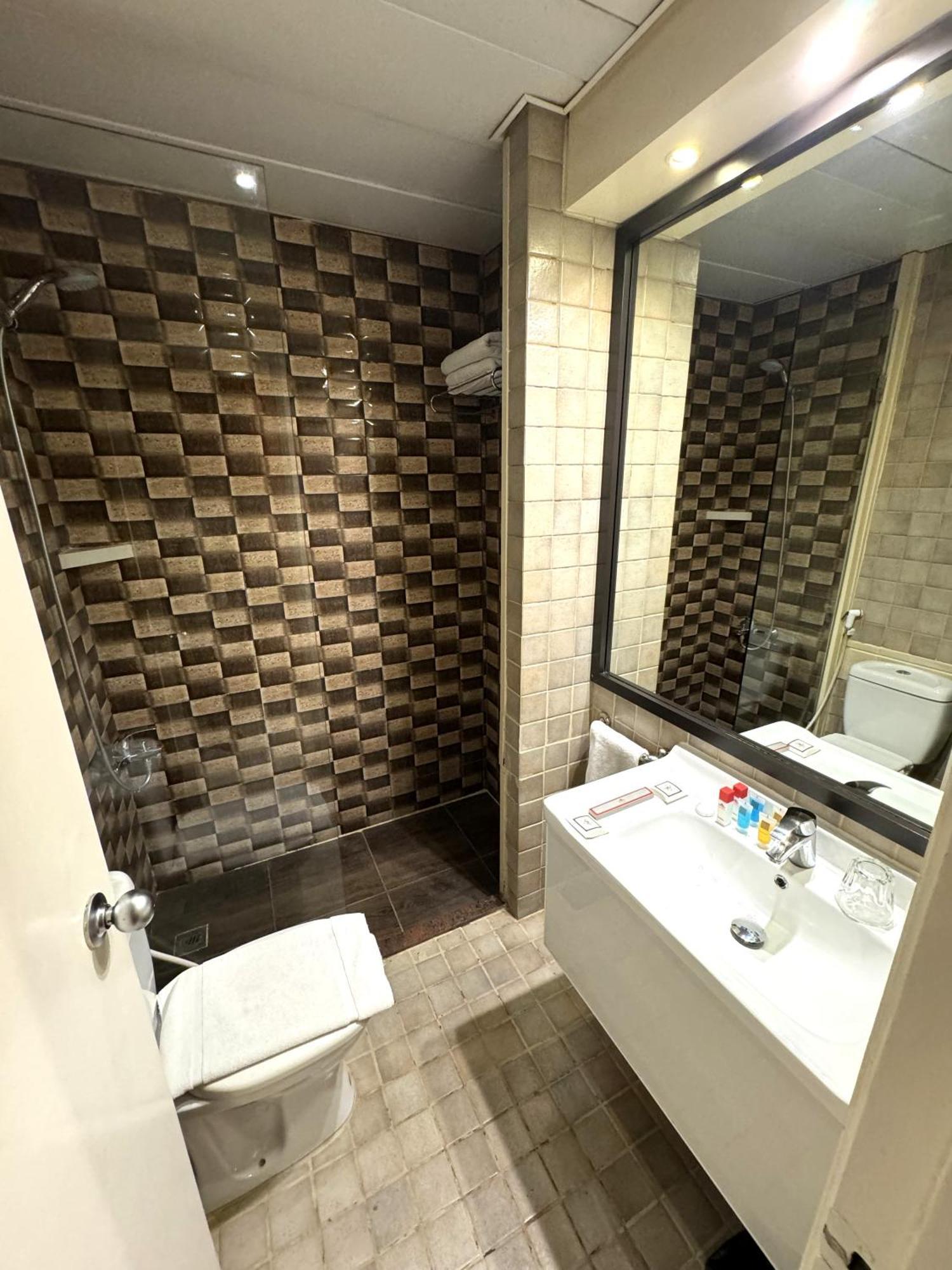 Duroy Hotel By Beverly Beiroet Buitenkant foto